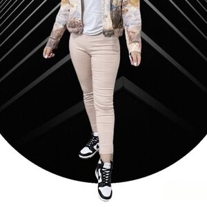 Light pink pants pixie